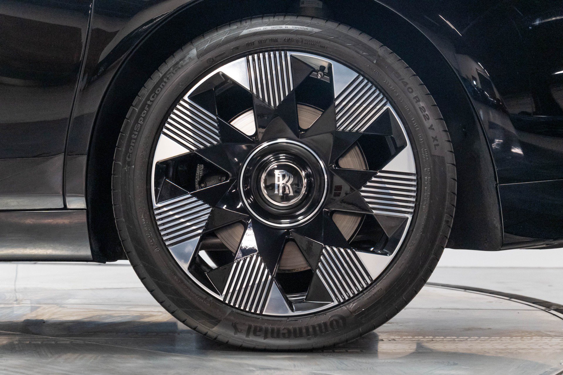 Used 2024 Rolls-Royce Phantom Sedan w/ The Phantom Package RWD image 21