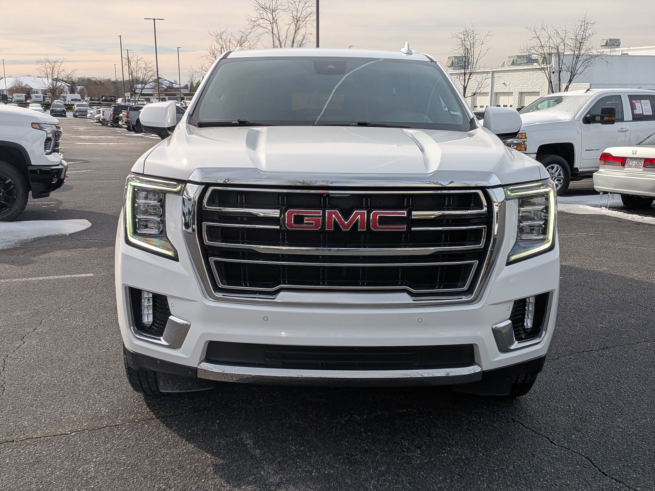 Used 2024 GMC Yukon XL SLT image 3