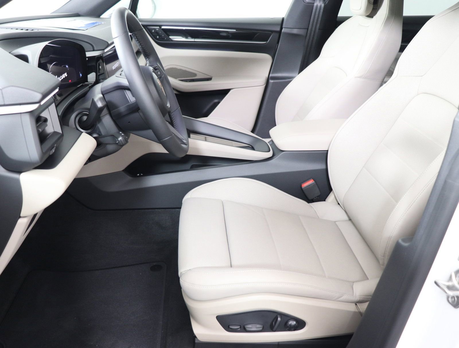 Used 2025 Porsche Macan 4S Electric image 5