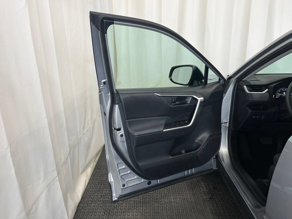Used 2024 Toyota RAV4 LE AWD/4WD image 18