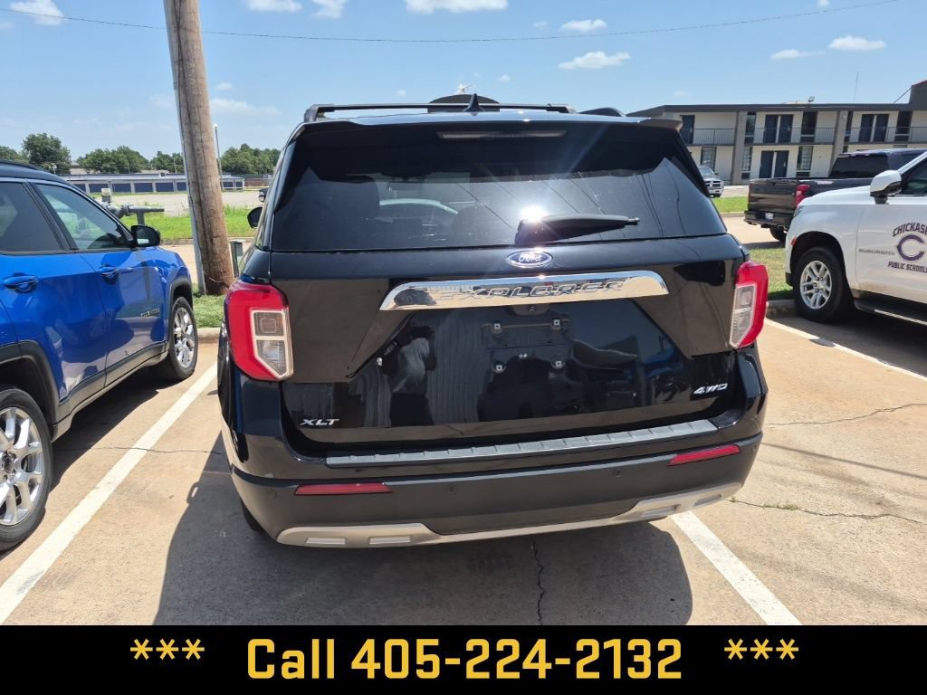 Used 2023 Ford Explorer XLT w/ Equipment Group 202A AWD/4WD image 11