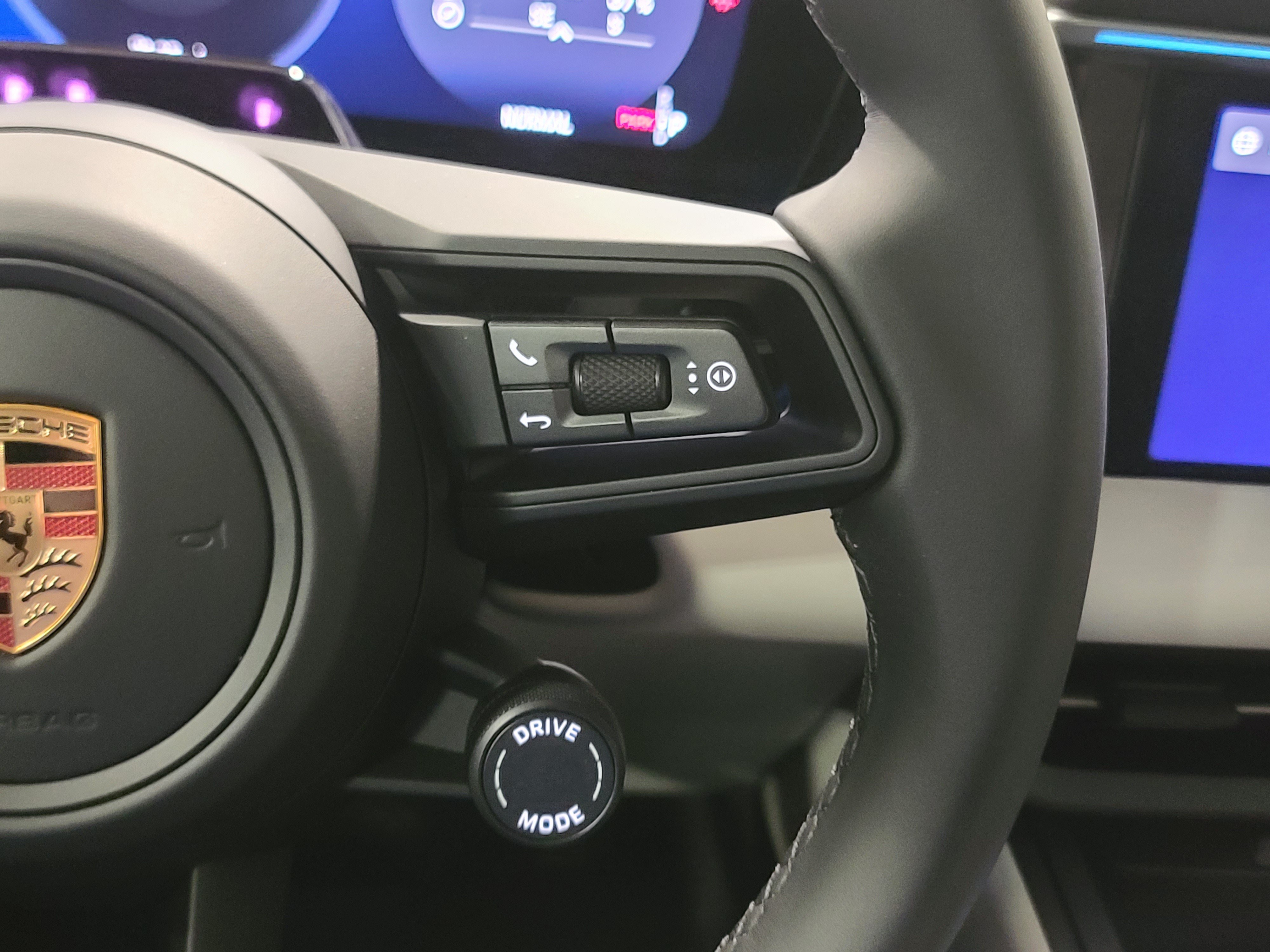 New 2026 Porsche Macan Electric RWD image 18