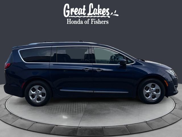 Used 2017 Chrysler Pacifica Touring-L Plus FWD image 6