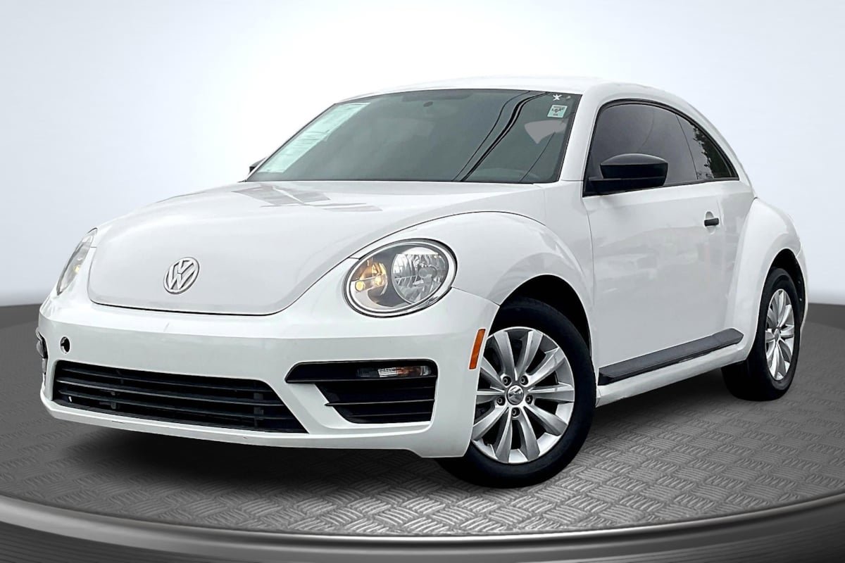 Used 2018 Volkswagen Beetle S image 10