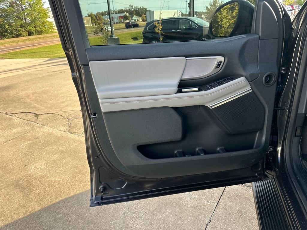 New 2025 Ford Expedition Max Active image 10