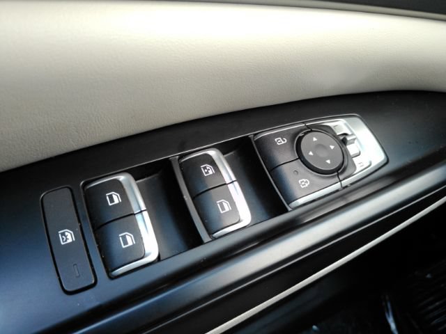 Used 2024 Kia Carnival LX FWD image 39