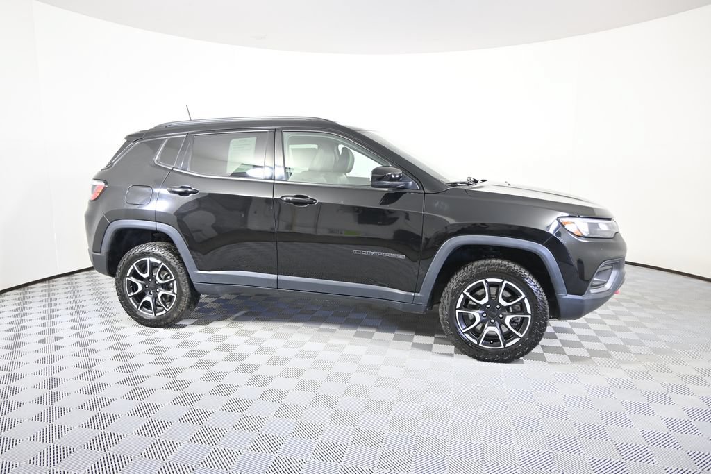 Used 2024 Jeep Compass Trailhawk AWD/4WD image 8