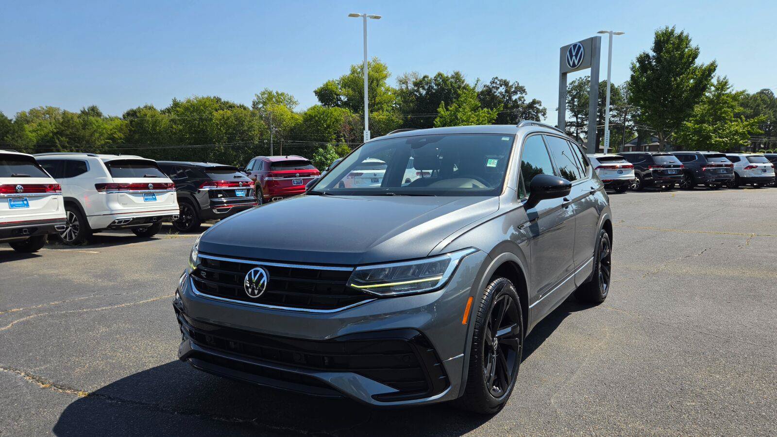 Certified 2024 Volkswagen Tiguan SE R-Line FWD image 9