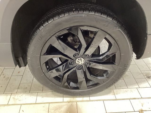 Certified 2023 Volkswagen Taos SE w/ Black Wheel Package image 20