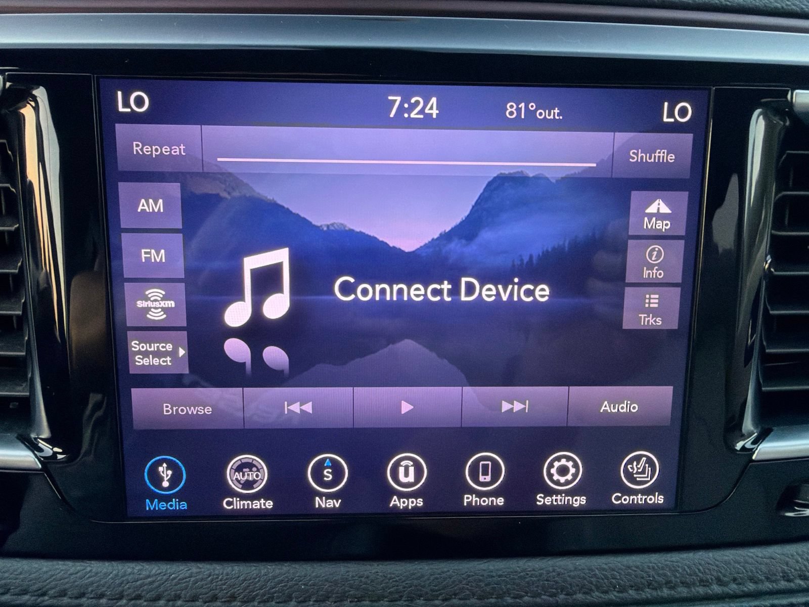 Used 2020 Chrysler Pacifica Limited FWD image 19