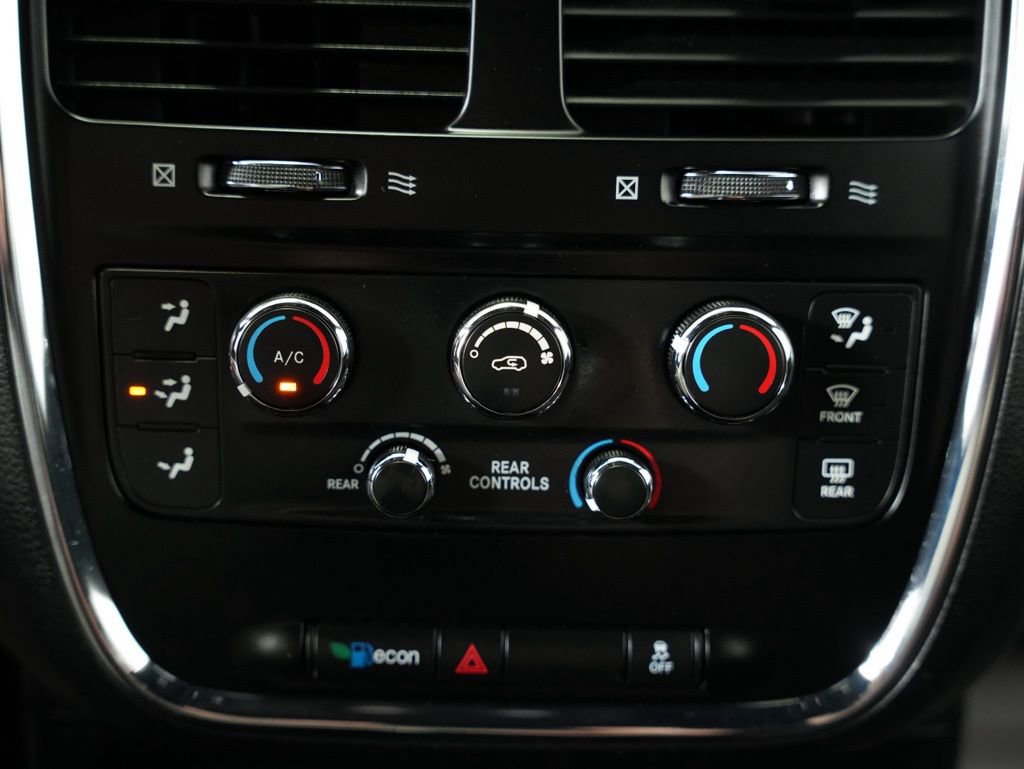 Used 2015 Dodge Grand Caravan SE image 19