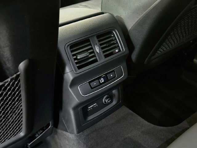 Used 2022 Audi Q5 2.0T Premium w/ Convenience Package AWD/4WD image 25
