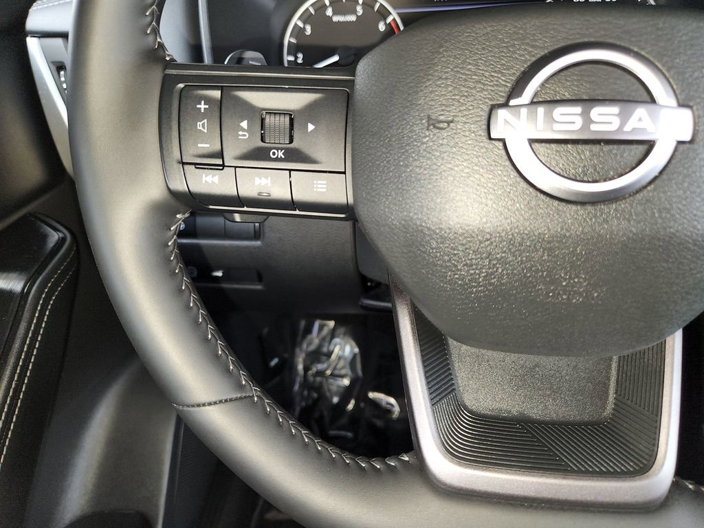 Used 2025 Nissan Rogue SV AWD/4WD image 23
