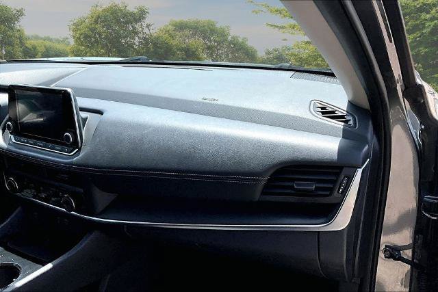 Used 2024 Nissan Rogue S AWD/4WD image 16