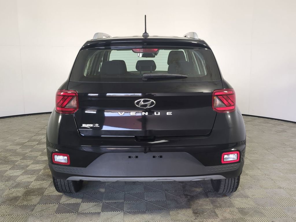 Used 2023 Hyundai Venue SEL image 6