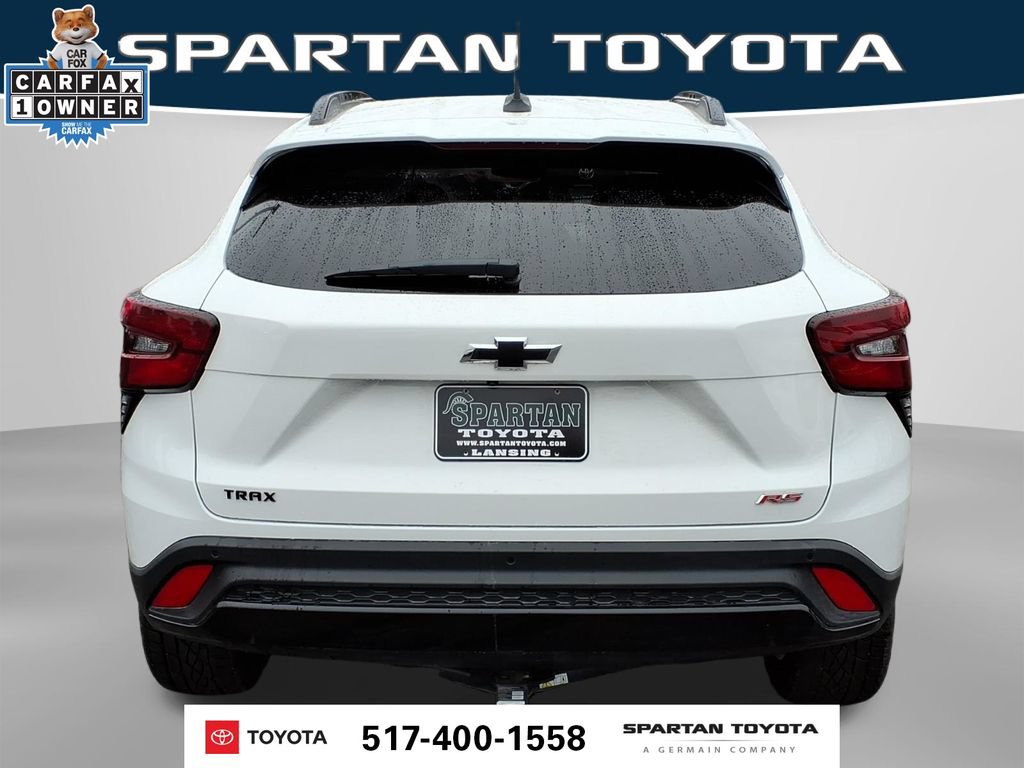 Used 2025 Chevrolet Trax RS w/ Sunroof Package FWD image 8