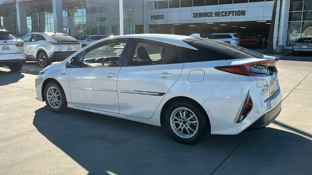 Used 2018 Toyota Prius Prime Advanced w/ Carpet Mat Package FWD image 22
