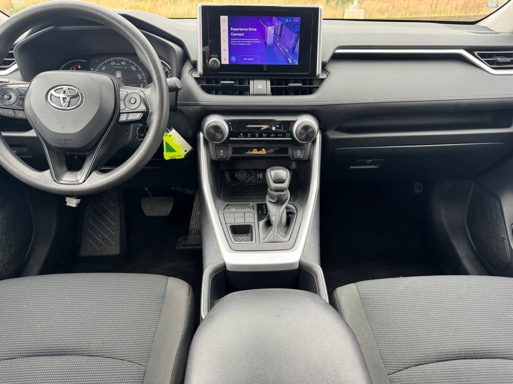 Used 2024 Toyota RAV4 LE image 9