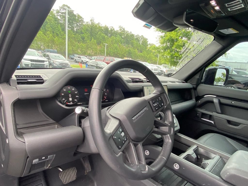 Used 2025 Land Rover Defender 130 Outbound AWD/4WD image 9