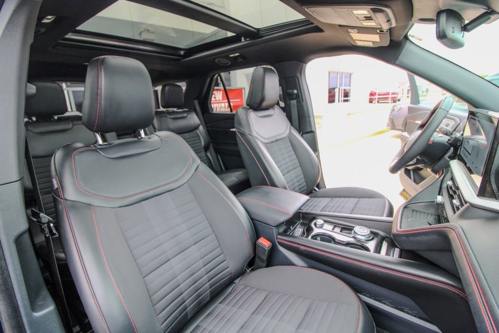 Used 2025 Ford Explorer ST-Line w/ Premium Package image 19