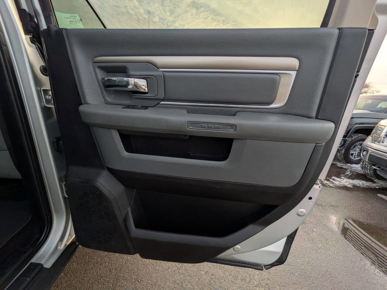 Used 2016 RAM 2500 SLT image 28