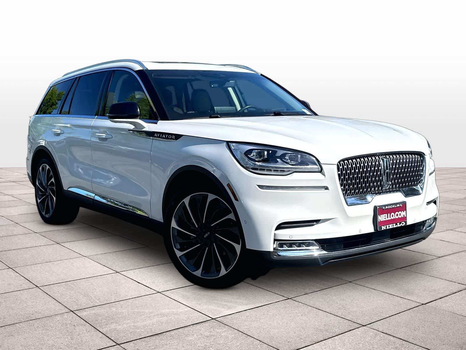 Used 2022 Lincoln Aviator Reserve w/ Equipment Group 201A AWD/4WD image 2