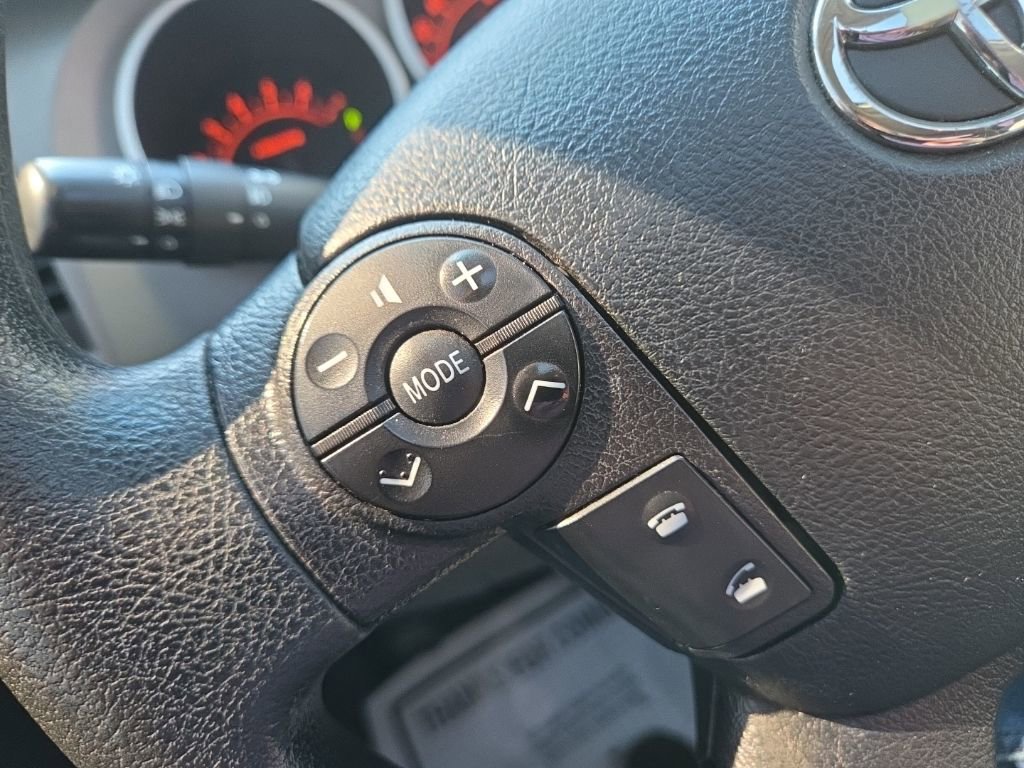 Used 2013 Toyota Tundra 4x4 CrewMax w/ SR5 Pkg image 26