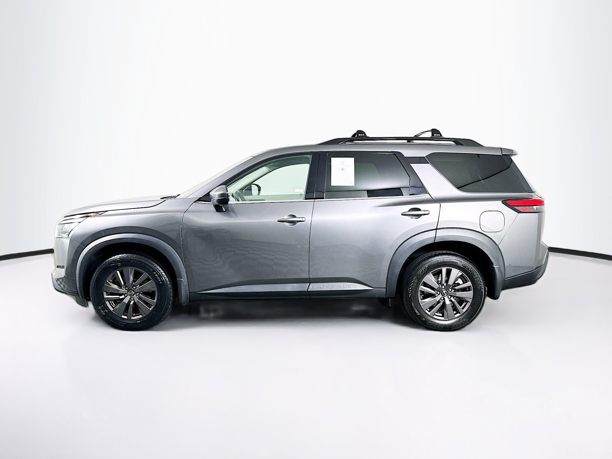 Used 2023 Nissan Pathfinder SV AWD/4WD image 4