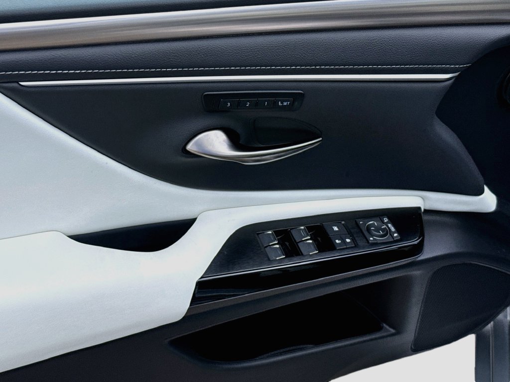 Used 2023 Lexus ES 350 F Sport w/ Accessory Package (Z1) FWD image 19