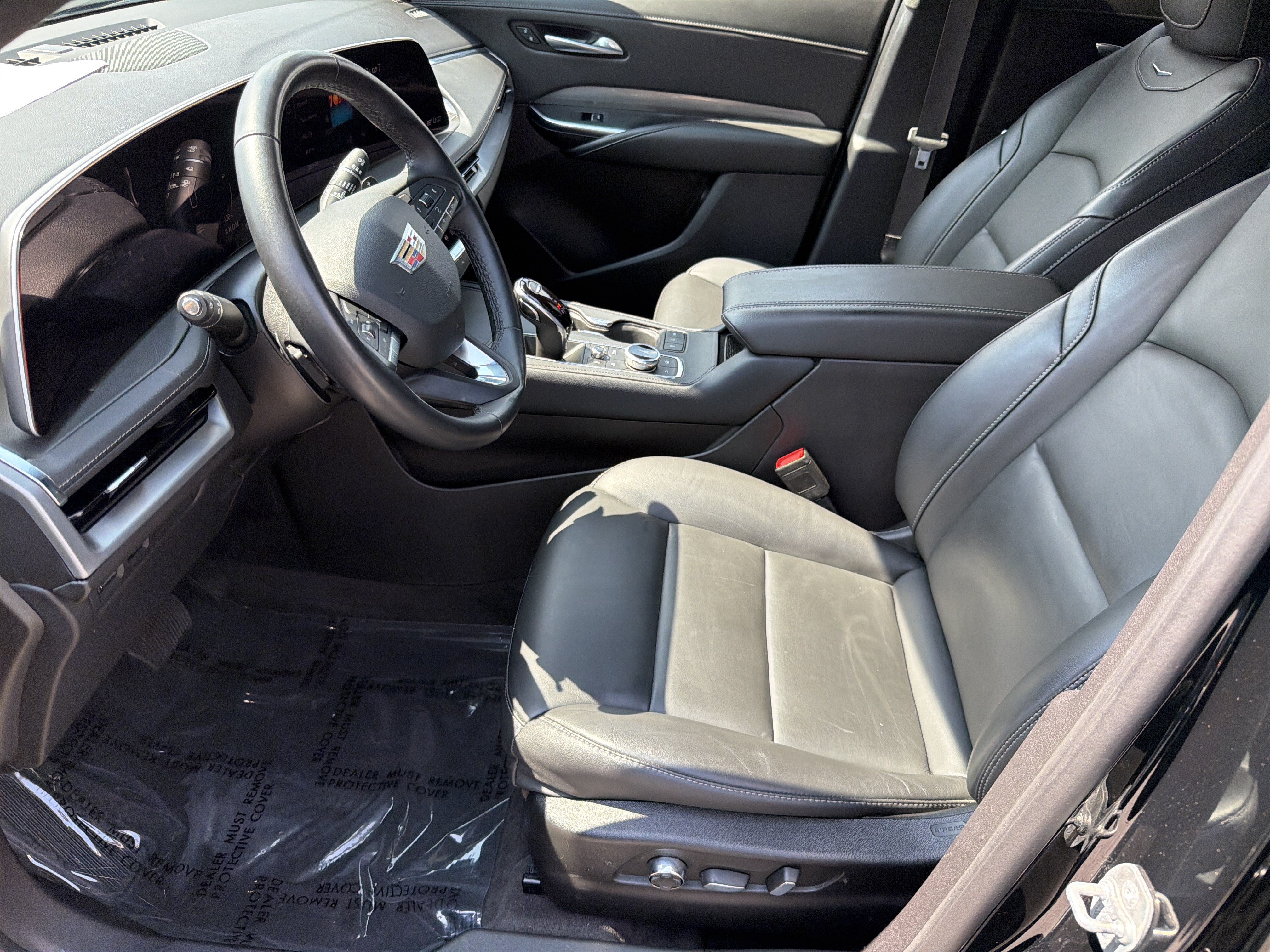Used 2025 Cadillac XT4 Premium Luxury FWD image 14