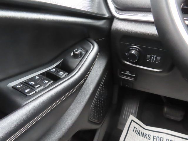 Used 2023 Jeep Grand Cherokee Laredo image 33