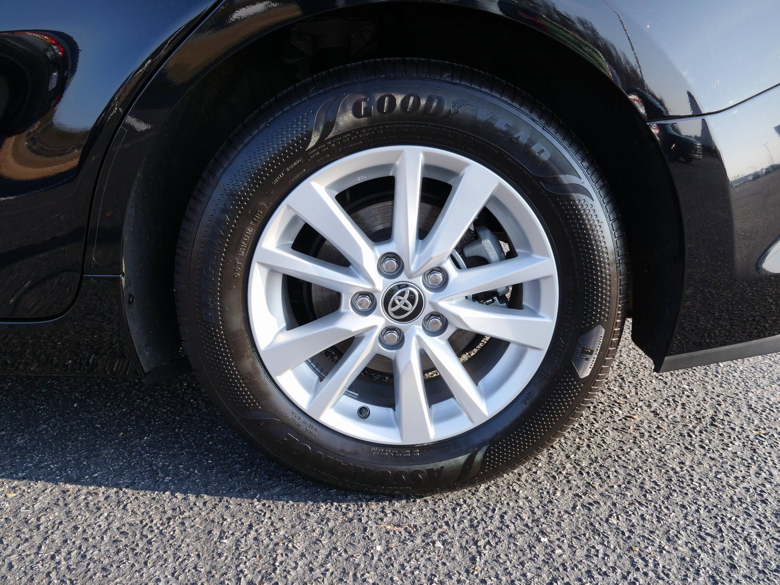 Used 2025 Toyota Camry LE image 13