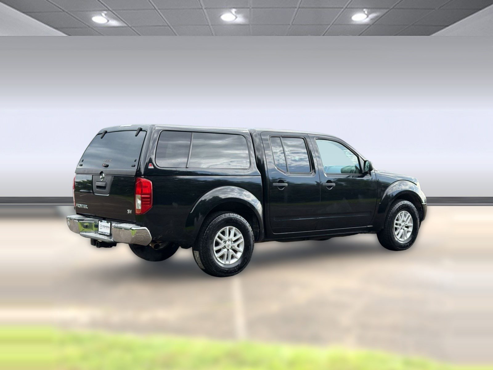 Used 2015 Nissan Frontier SV RWD image 9