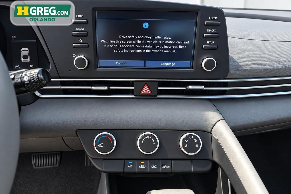 Used 2021 Hyundai Elantra SE FWD image 15