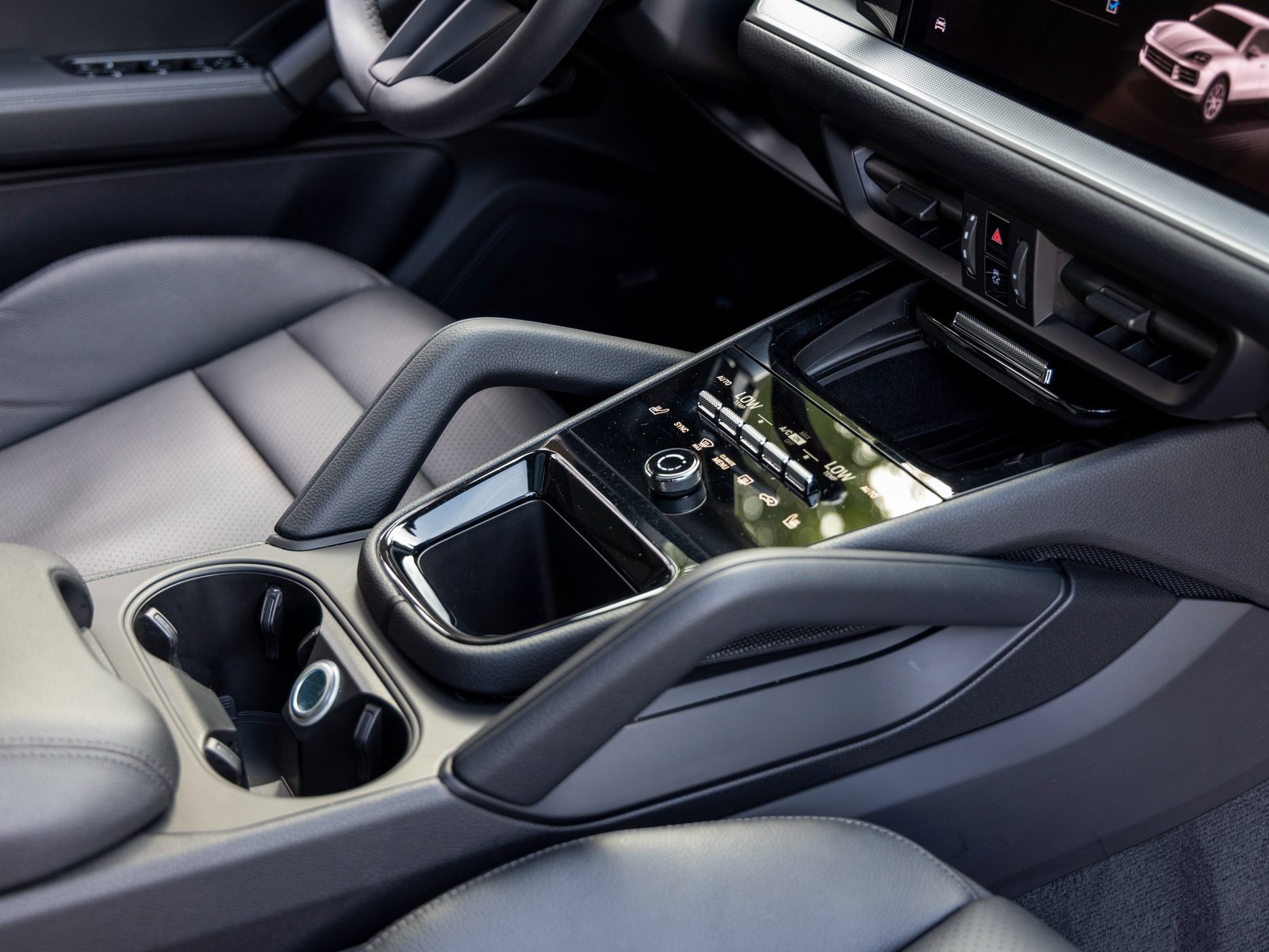 Certified 2025 Porsche Cayenne image 53