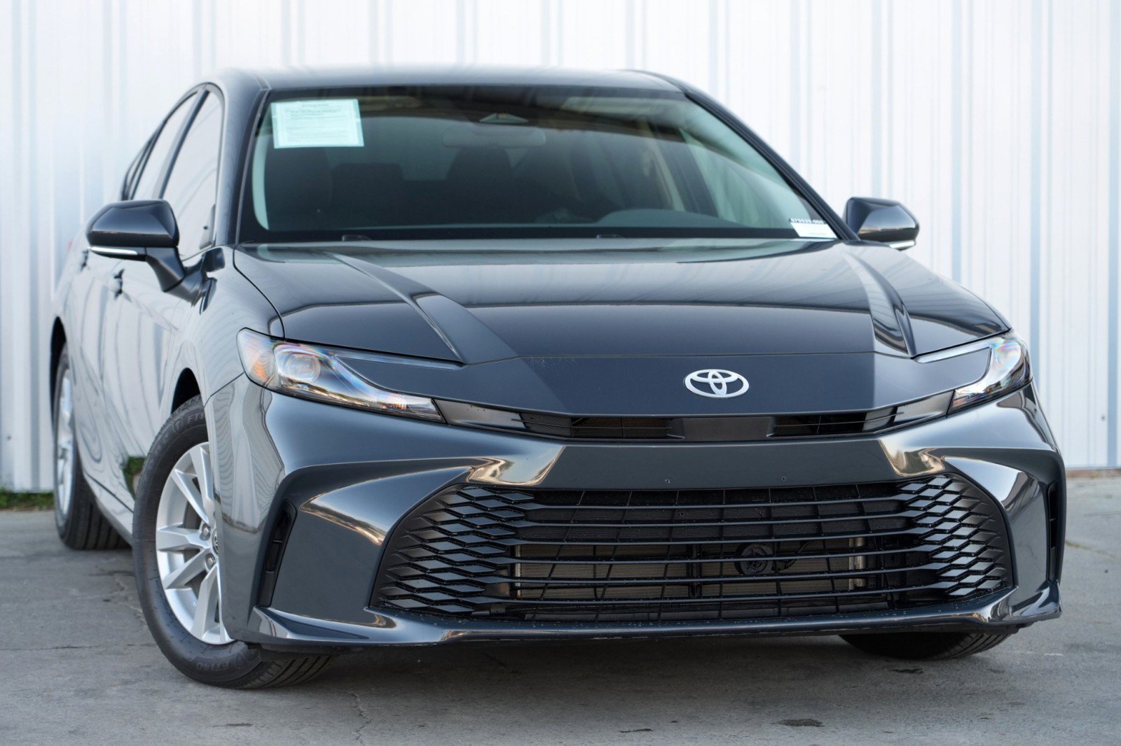 Used 2025 Toyota Camry LE image 2