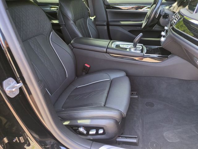 Used 2022 BMW 750i xDrive w/ M Sport Package AWD/4WD image 18