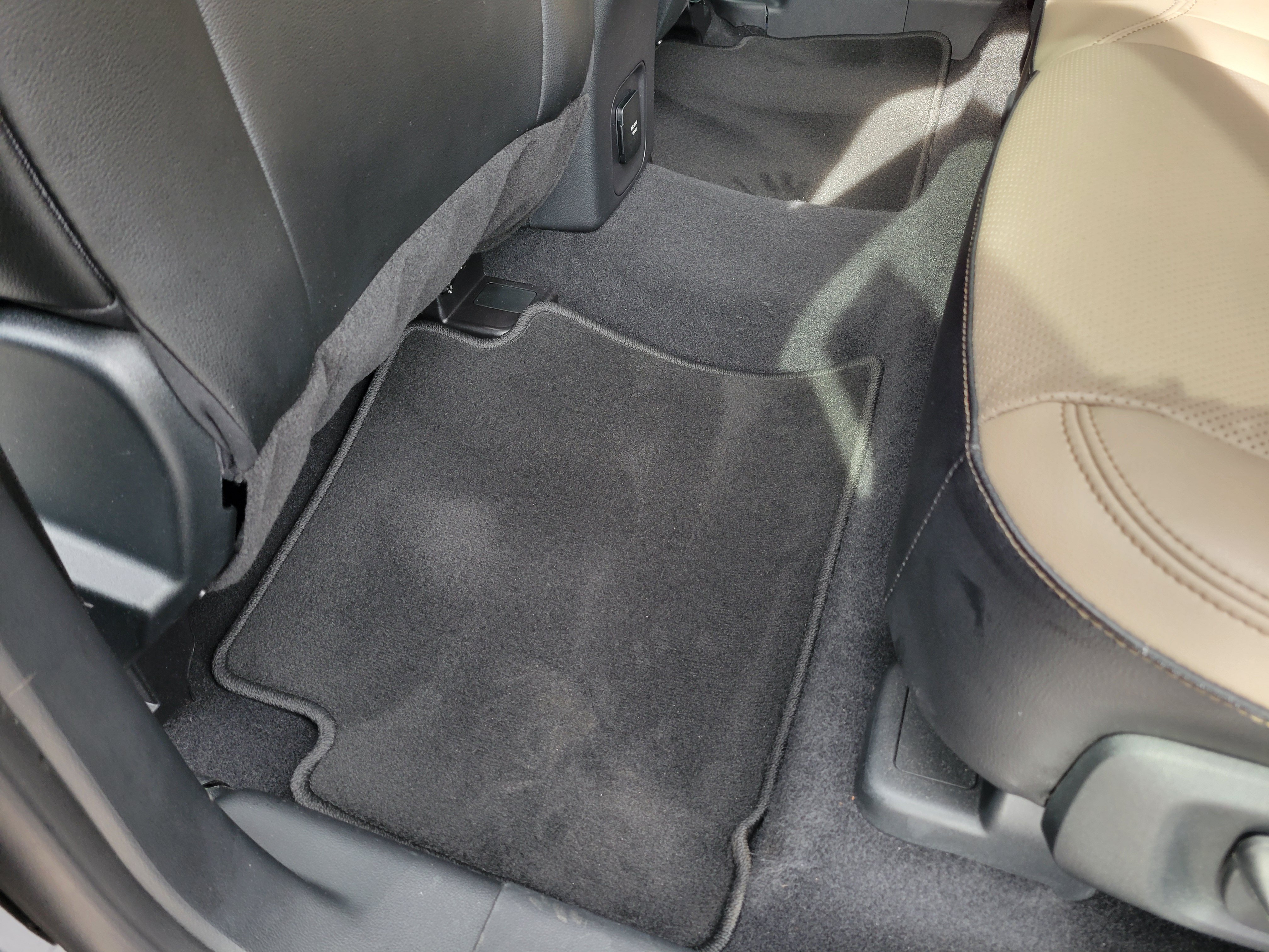 Used 2020 Ford Escape Titanium FWD image 35