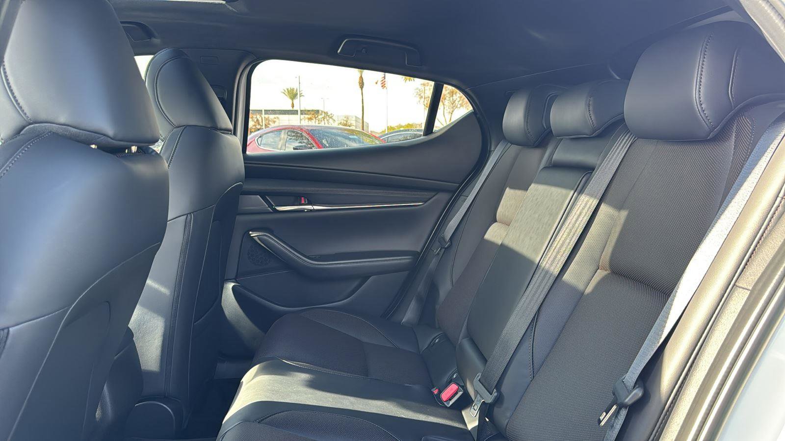 New 2026 MAZDA MAZDA3 Hatchback w/Premium Plus Pkg image 24