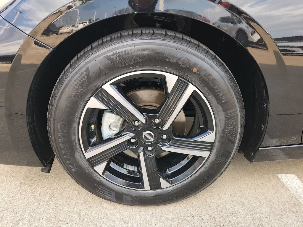 Used 2025 Nissan Sentra SV FWD image 30