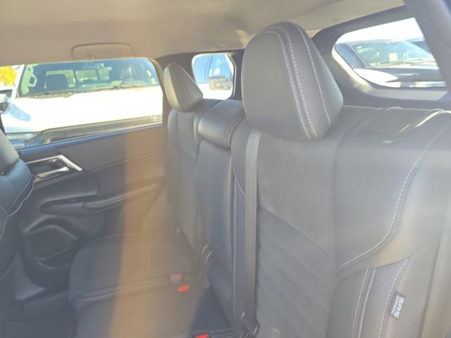 Used 2023 Mitsubishi Outlander SE image 15