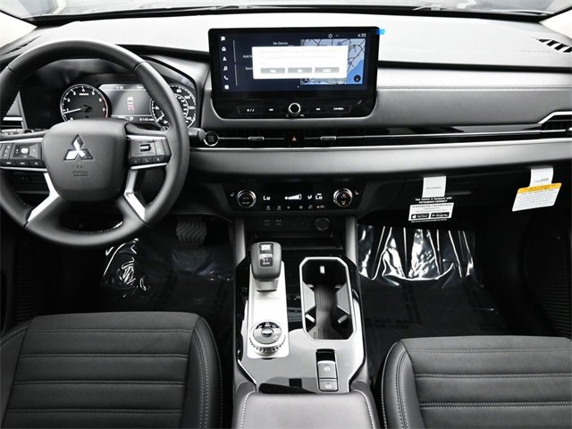 New 2025 Mitsubishi Outlander SE image 17
