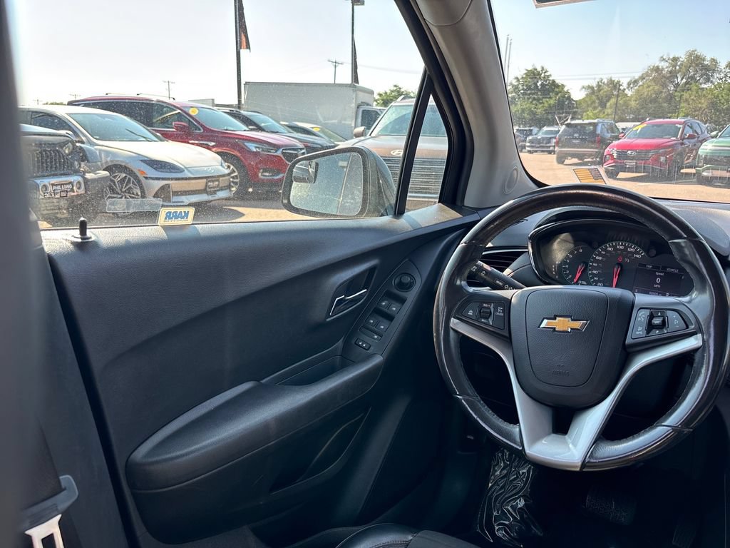 Used 2019 Chevrolet Trax LT w/ LT Convenience Package FWD image 38