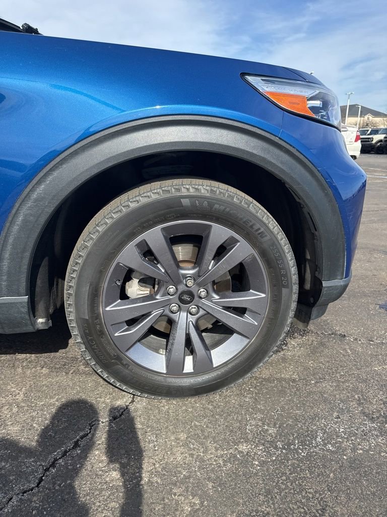 Used 2021 Ford Explorer XLT w/ Equipment Group 202A image 12