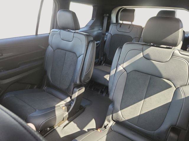 New 2025 Jeep Grand Cherokee L Altitude AWD/4WD image 13