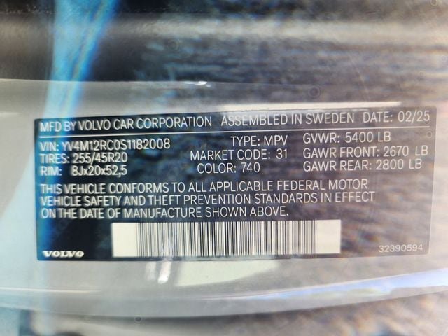 Certified 2025 Volvo XC60 B5 Plus AWD/4WD image 26