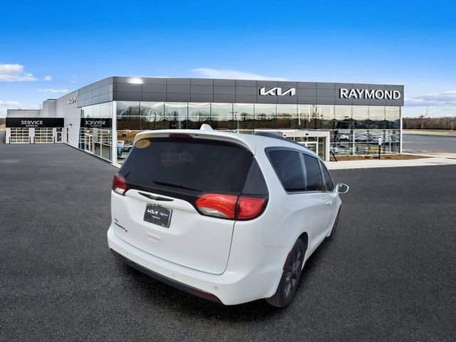 Used 2019 Chrysler Pacifica Touring Plus w/ S Appearance Package FWD image 3