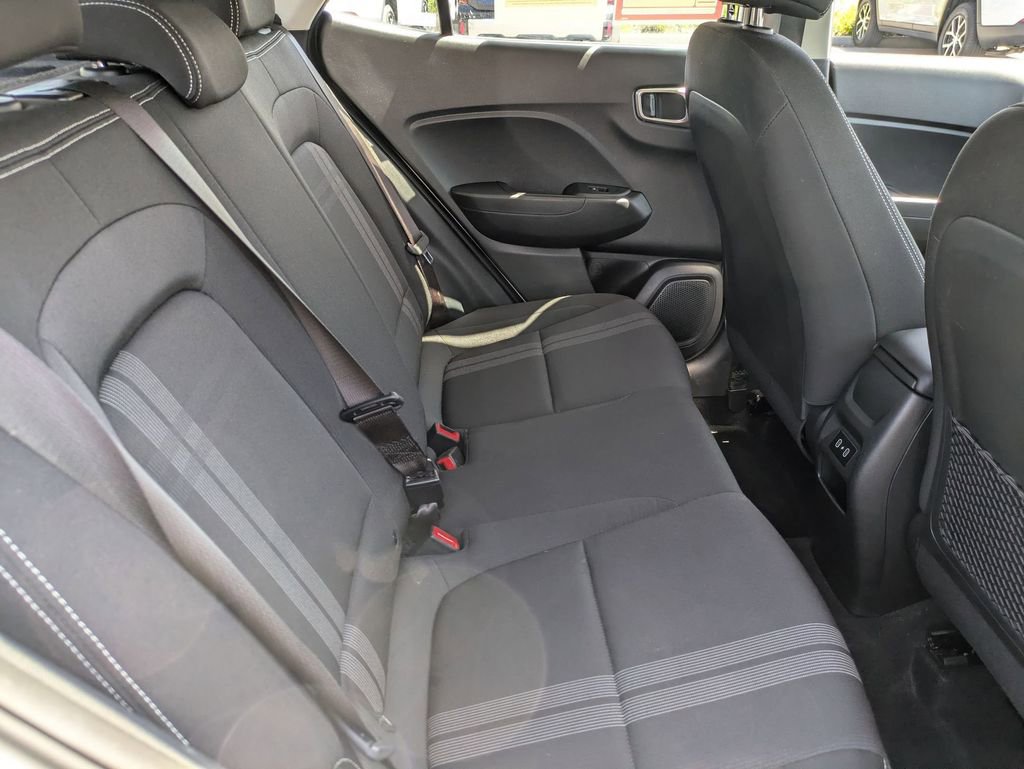 Used 2025 Hyundai Venue SEL FWD image 29
