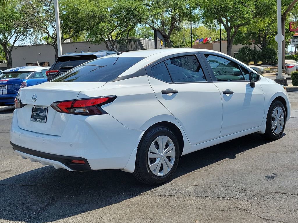 Used 2021 Nissan Versa S image 3