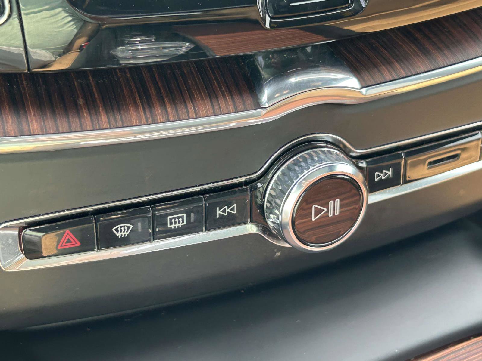 Certified 2023 Volvo XC60 B5 Ultimate image 26